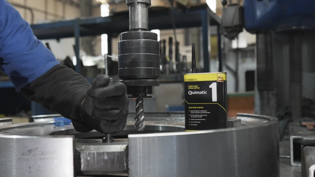 Quimatic 1 em operação de furação industrial.