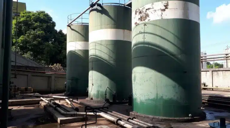 Revestimento epóxi para tanques industriais: a melhor opção para evitar corrosão, vazamentos e paradas